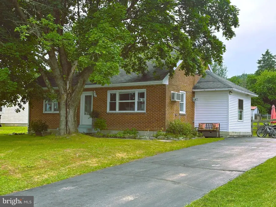 639 Chestnut St, Bally, PA 19503 - #3