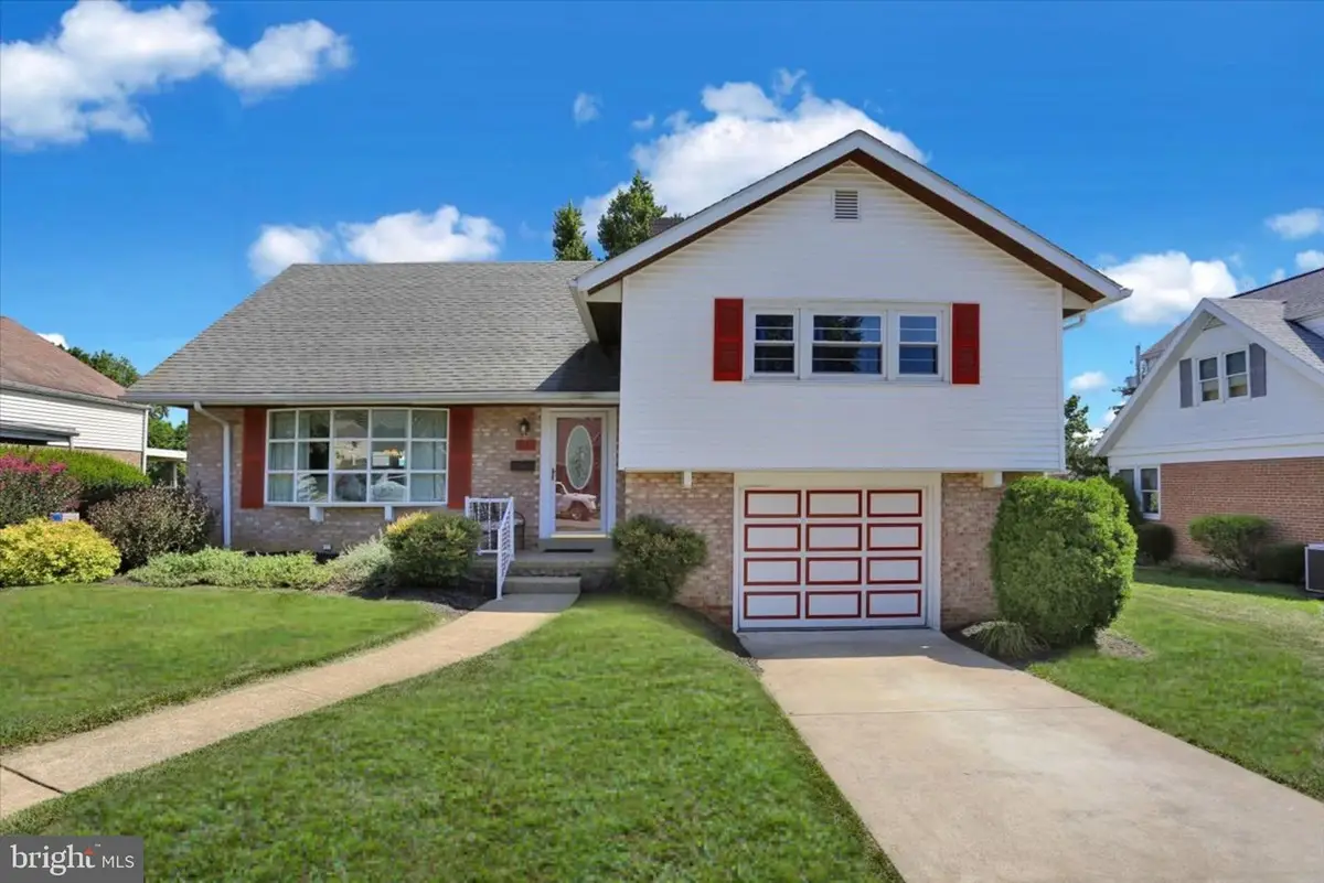 805 Jerome Pl, West Lawn, PA 19609 - #1