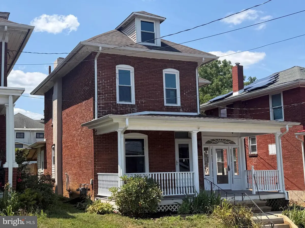 122 Arlington St, Reading, PA 19611 - #1