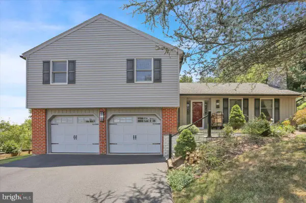 209 Pembroke Dr, READING, PA 19607