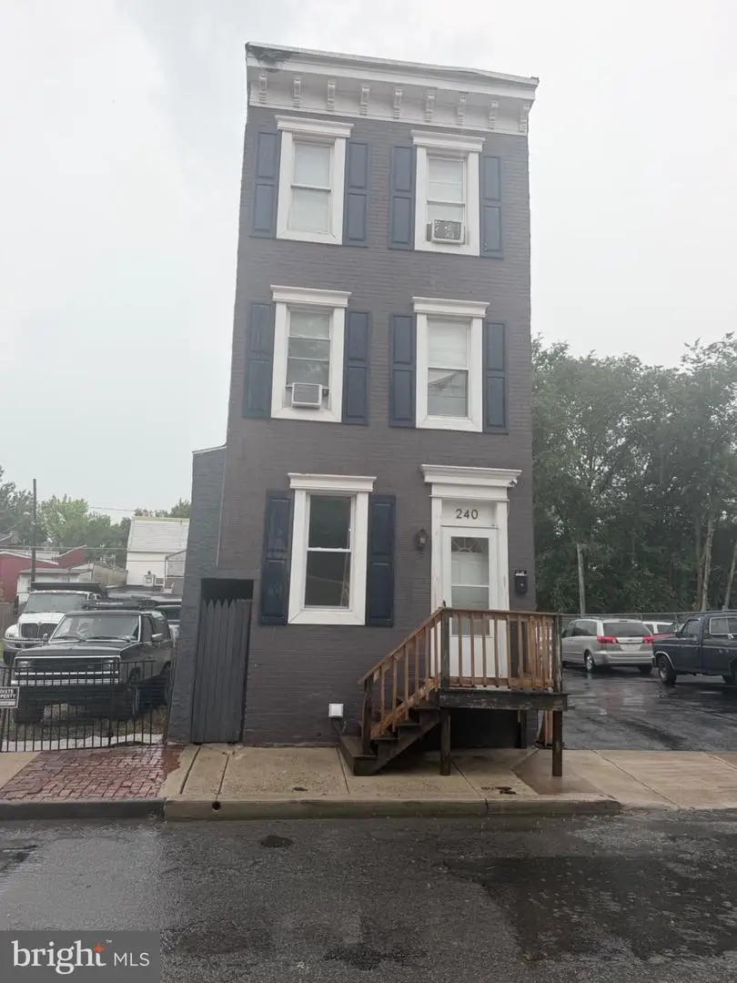 240 Wood, Reading, PA 19602 - #1