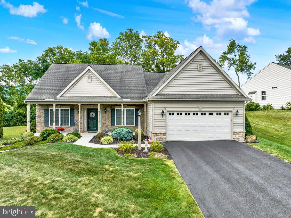 295 Copper Beech Ln, Womelsdorf, PA 19567 - #1