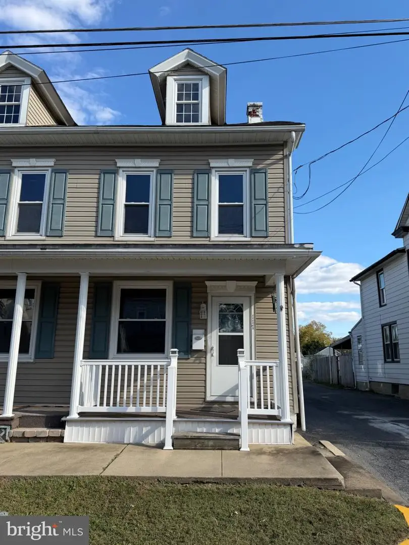 117 N Robeson St, Robesonia, PA 19551 - #1