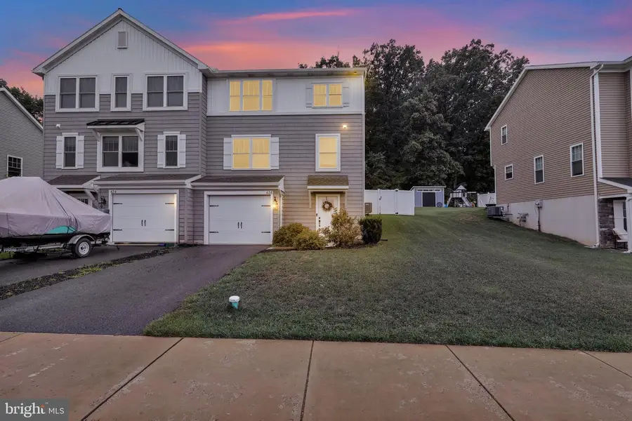426 Smokering Dr, Robesonia, PA 19551 - #2