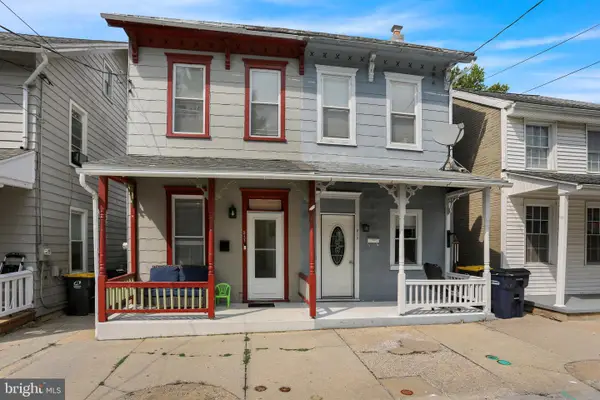 317 W High St, WOMELSDORF, PA 19567