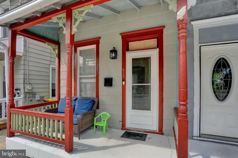 317 W High St, Womelsdorf, PA 19567 - #3