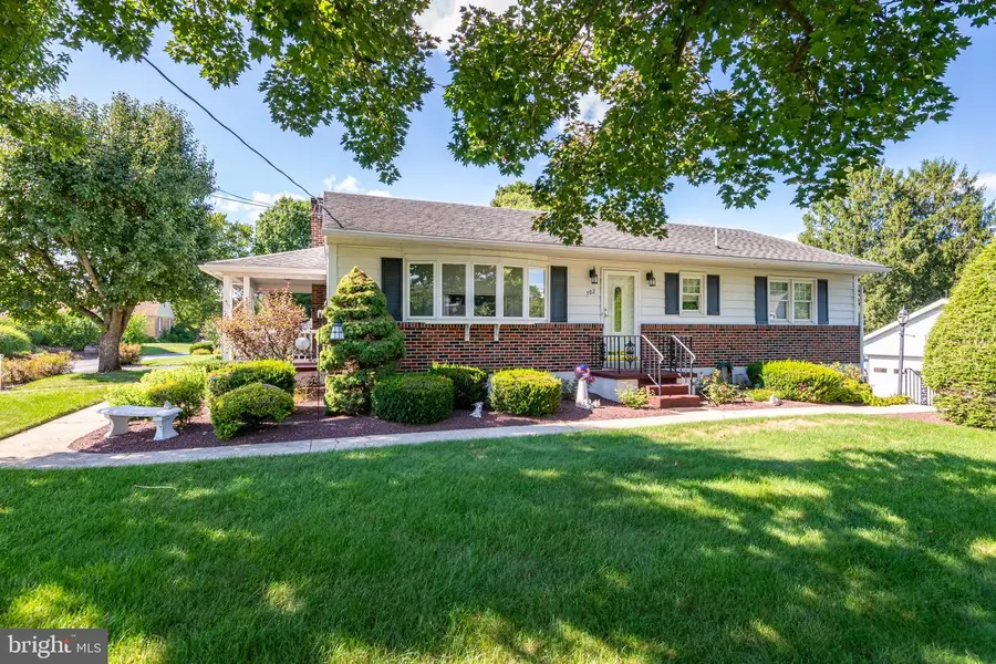 302 E 4th St, Bernville, PA 19506 - #2