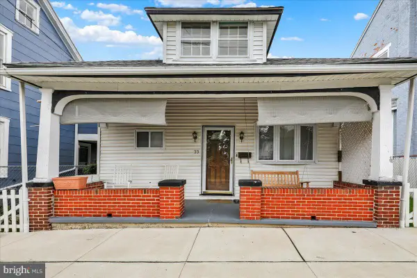 33 N Richmond St, FLEETWOOD, PA 19522