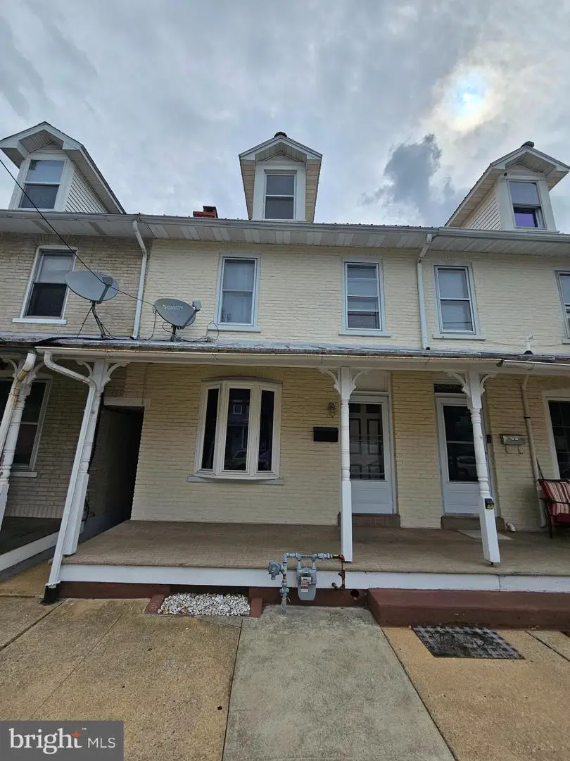 29 Spruce St, Topton, PA 19562 - #1