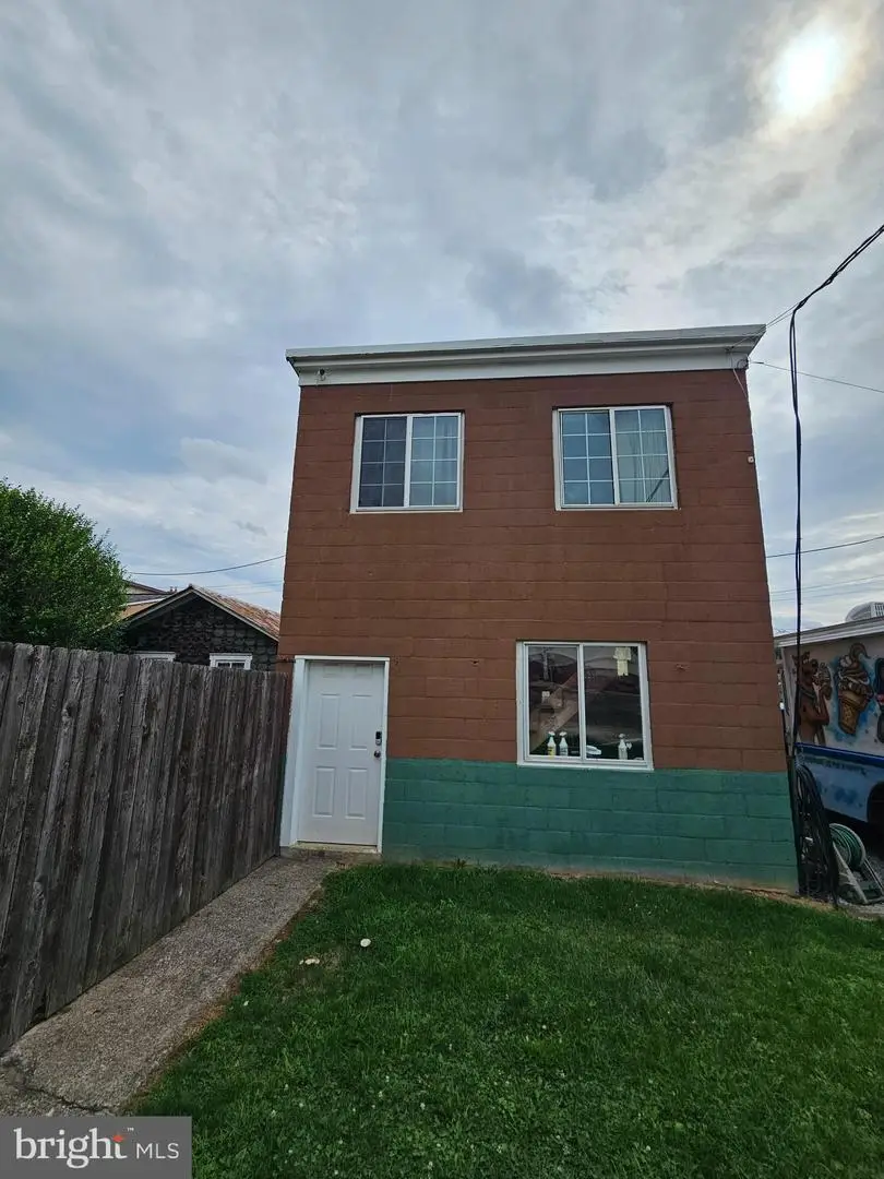 29 Spruce St, Topton, PA 19562 - #2
