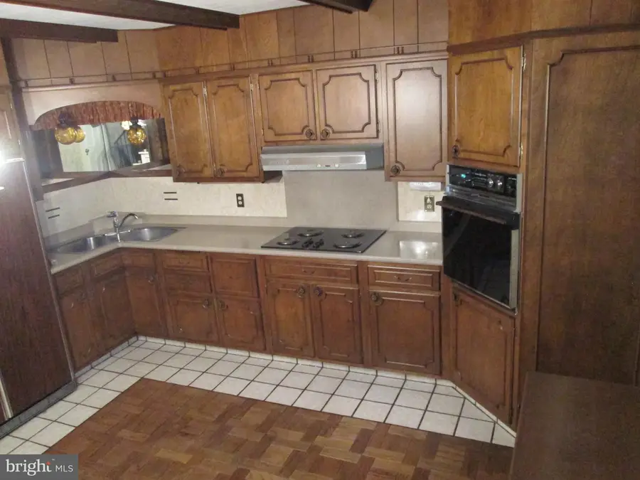 1043 Walnut St, Reading, PA 19601 - #3