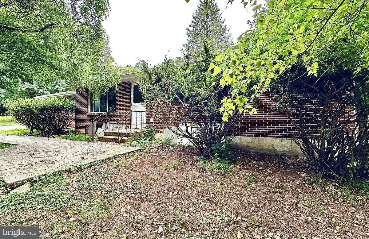 420 Chapel Hill Rd, Sinking Spring, PA 19608 - #1