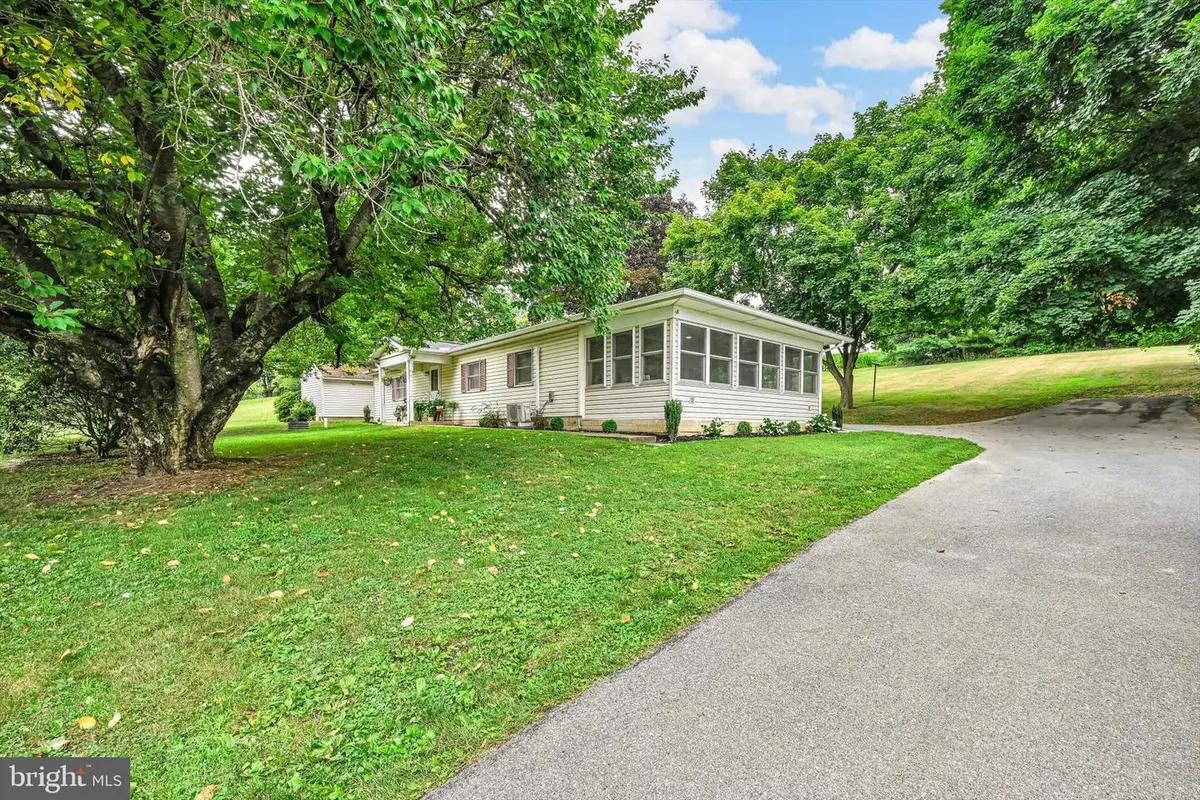 470 N Heidelberg Rd, Robesonia, PA 19551 - #1