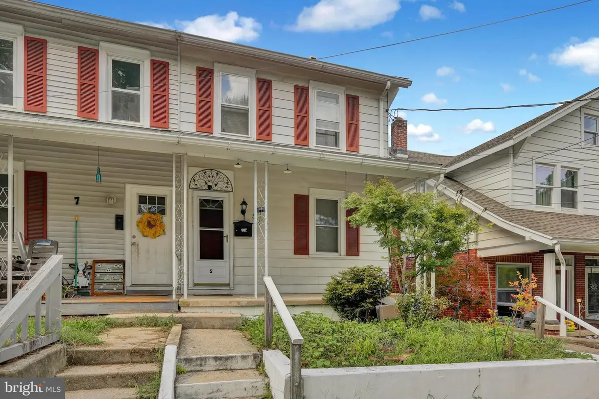 5 Monroe St, Mohnton, PA 19540 - #1