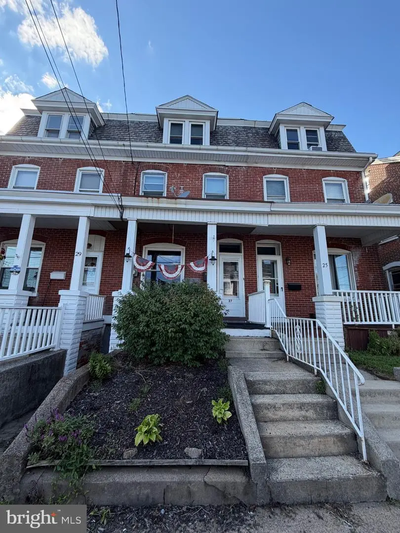 27 S Chestnut St, Boyertown, PA 19512 - #1