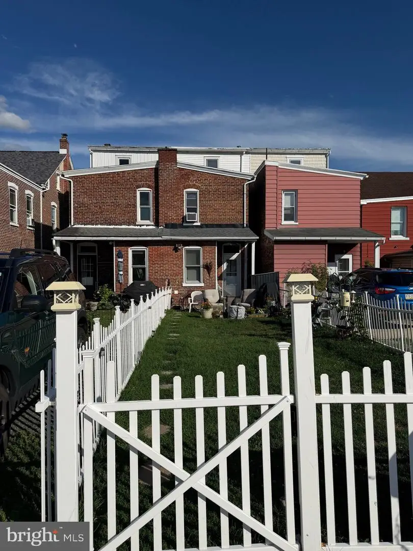 27 S Chestnut St, Boyertown, PA 19512 - #2