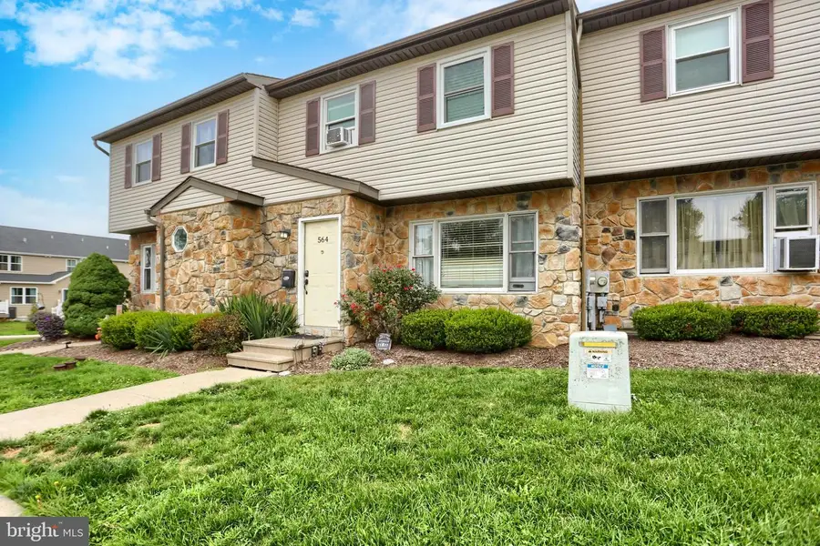564 E Linden St, Fleetwood, PA 19522 - #3