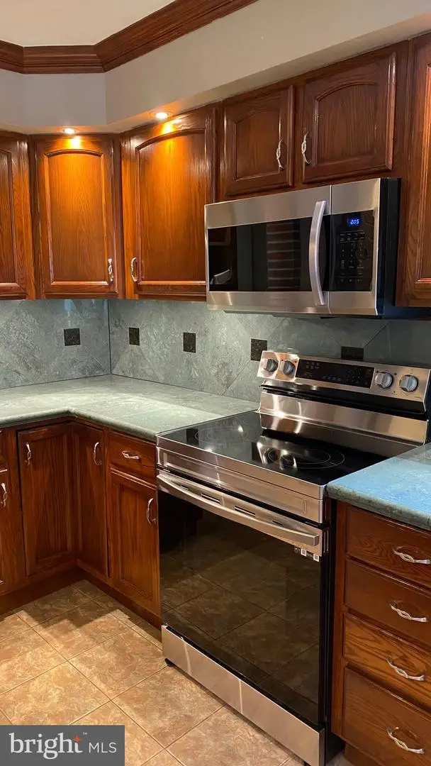 2223 Noble St, Reading, PA 19609 - #3