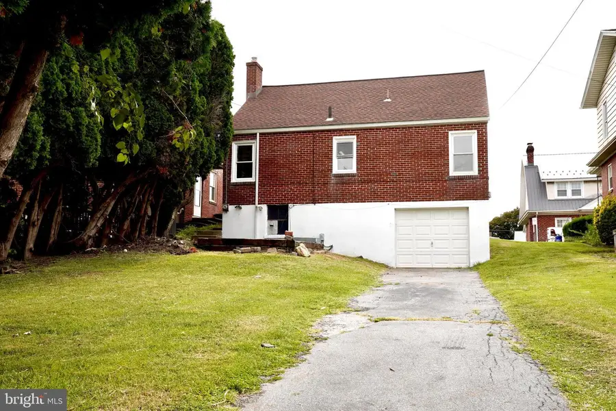 1421 Fayette Ave, Reading, PA 19607 - #3