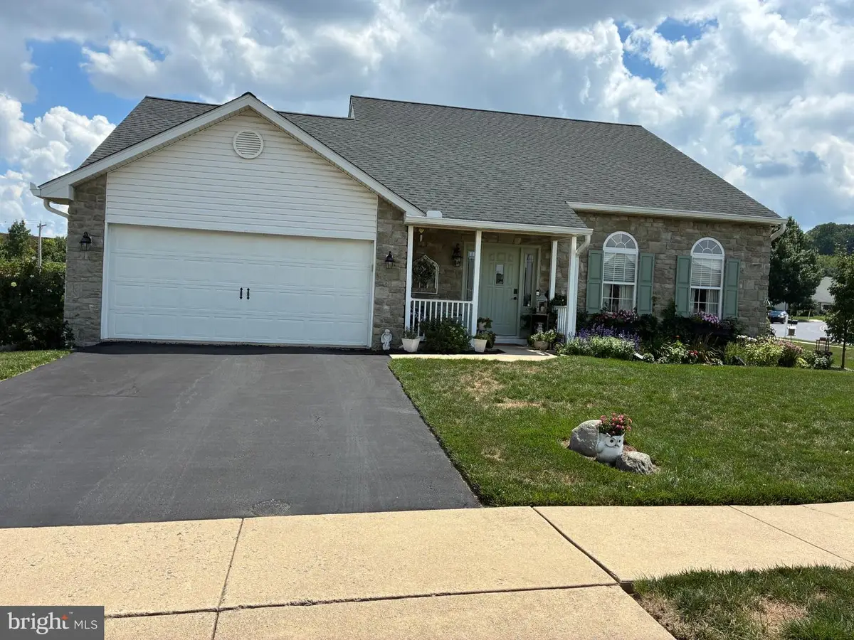2401 John Henry Dr, Sinking Spring, PA 19608 - #1