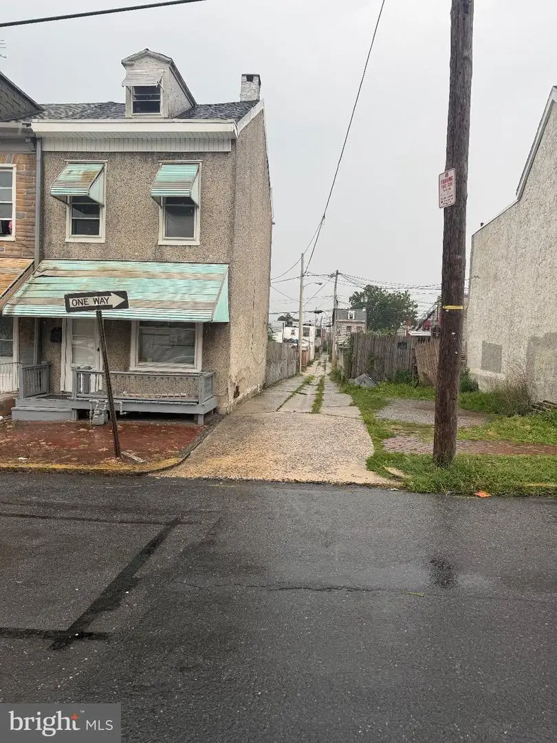 210 S 11th St, Reading, PA 19602 - #1