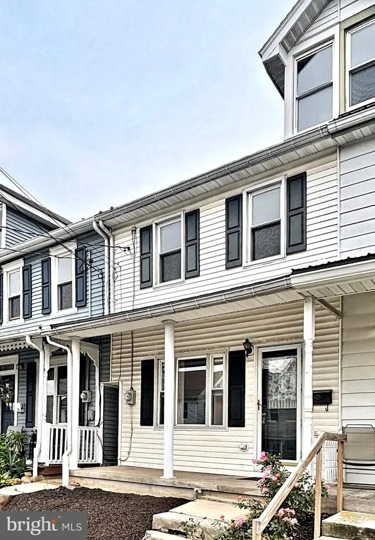 28 W Smith St, Topton, PA 19562 - #1
