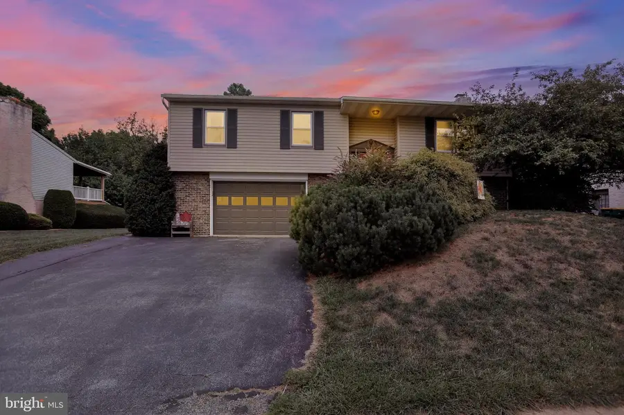 809 Evergreen Dr, Reading, PA 19610 - #2