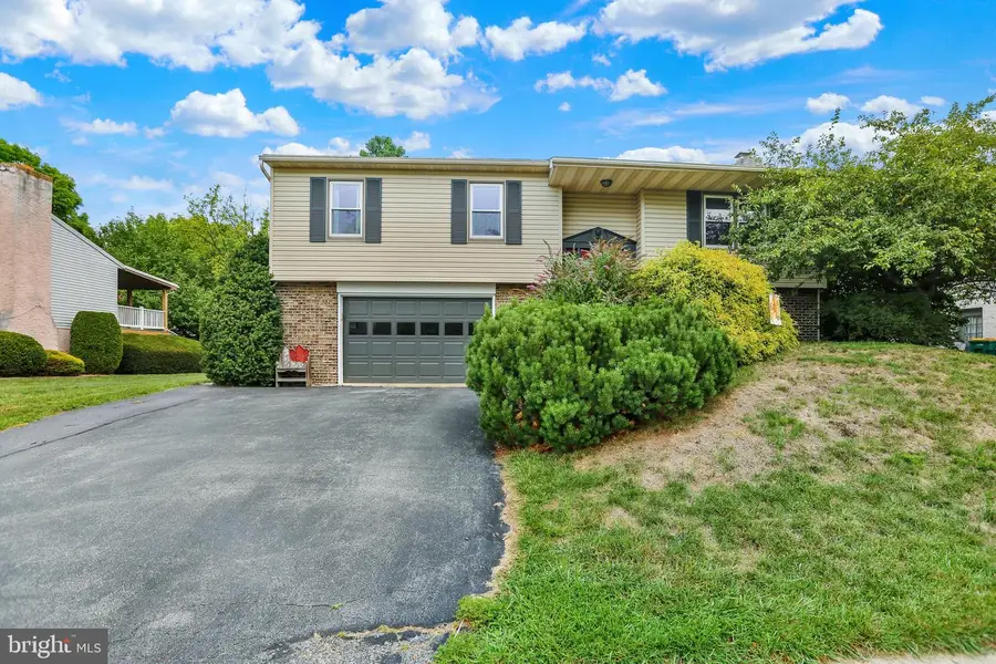 809 Evergreen Dr, Reading, PA 19610 - #3