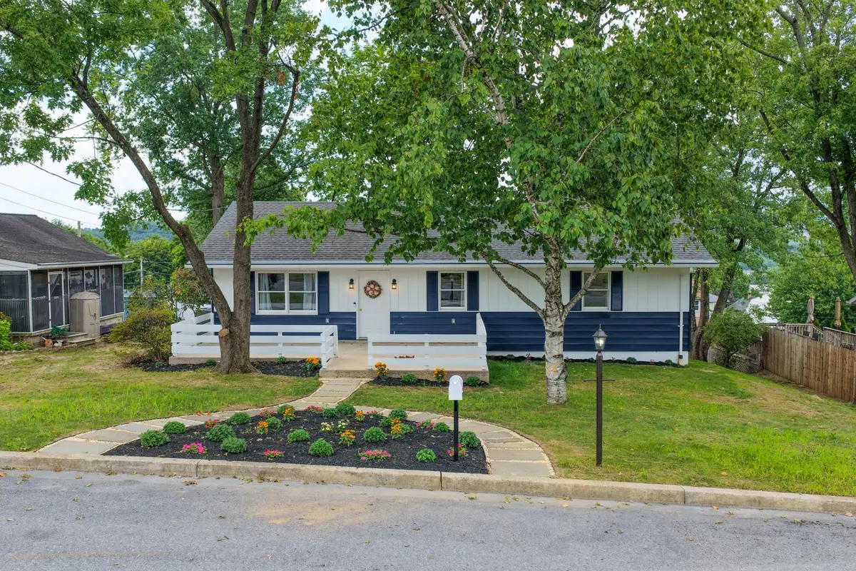 554 S 6th St, Hamburg, PA 19526 - #1