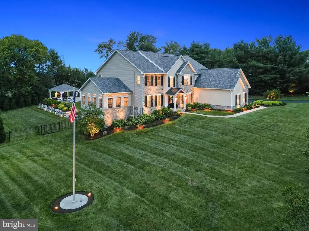 54 Glen Oley Dr, Reading, PA 19606 - #1