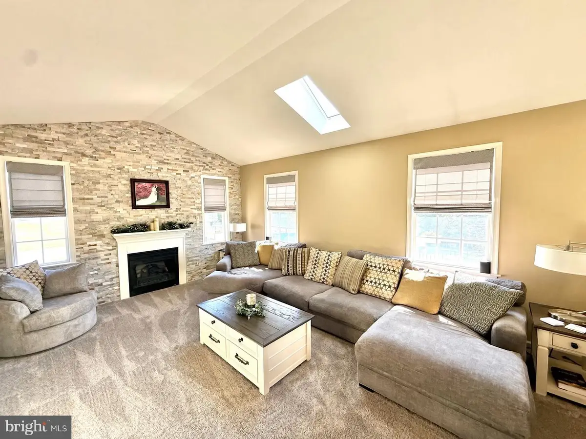 184 Pond View Dr, Hamburg, PA 19526 - #1
