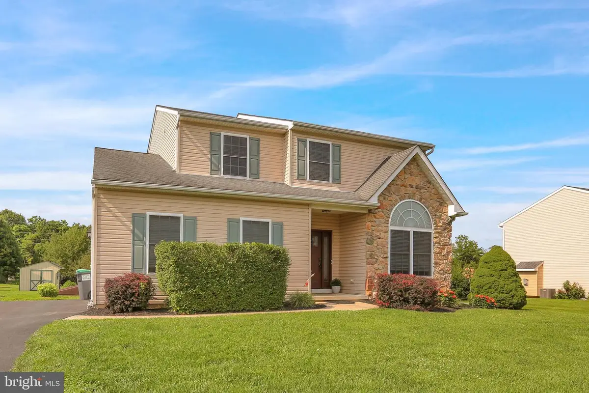 409 E Penn St, Topton, PA 19562 - #1
