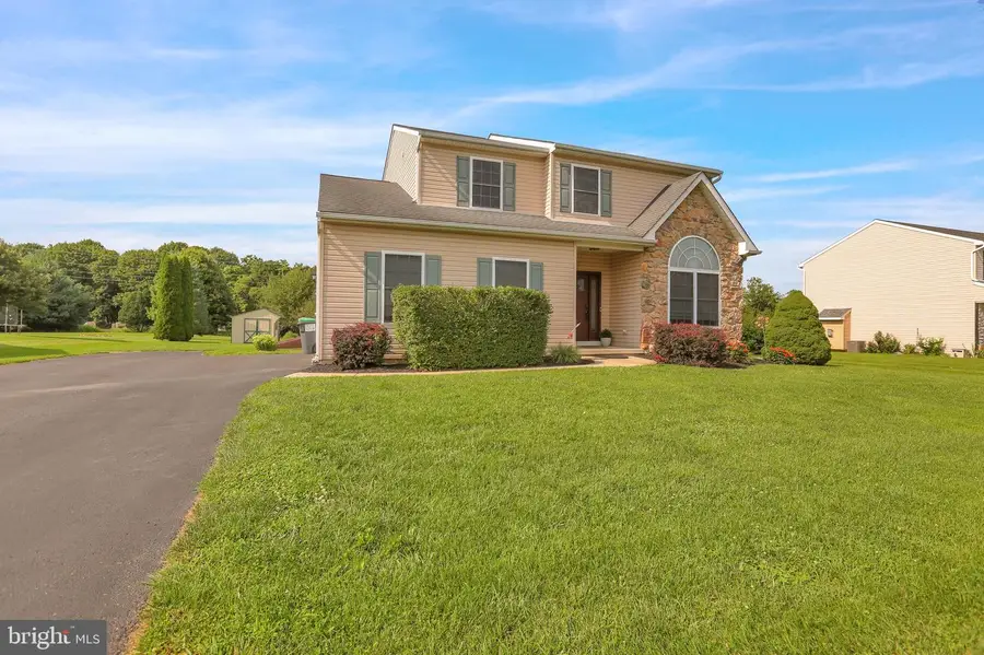 409 E Penn St, Topton, PA 19562 - #2