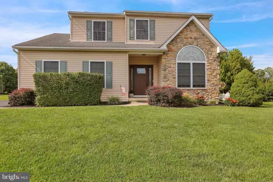 409 E Penn St, Topton, PA 19562 - #3