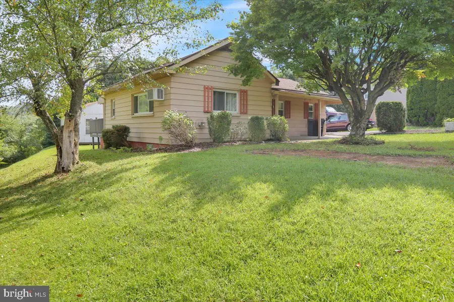 37 Harman Rd, Reading, PA 19606 - #2