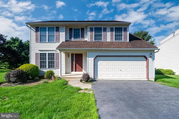 1026 Christina Dr, LEESPORT, PA 19533