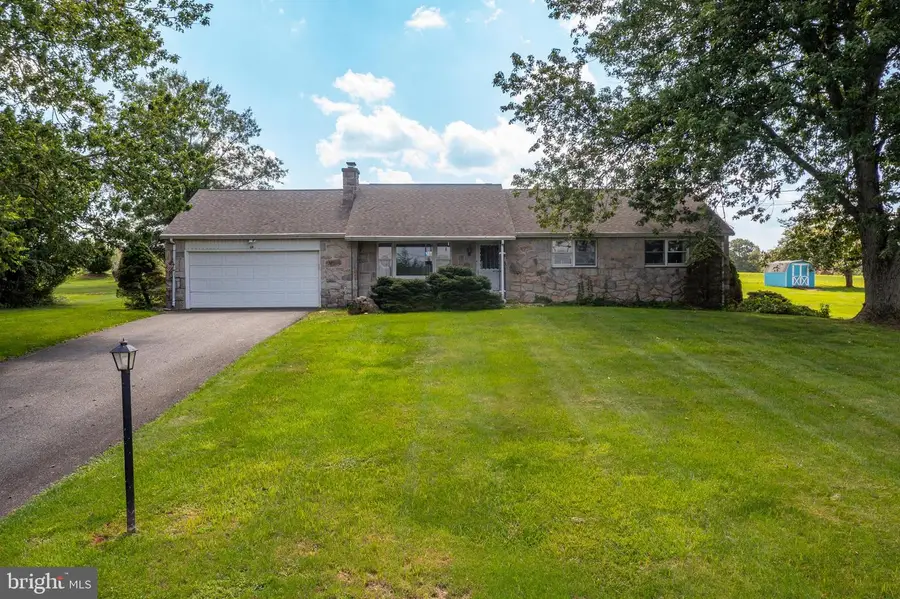 34 Locust Rd, Boyertown, PA 19512 - #2