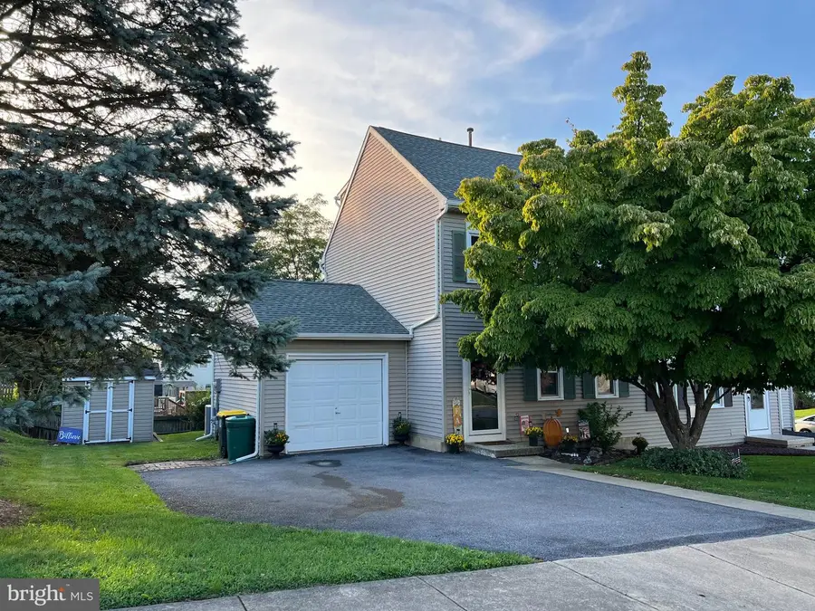 202 S 4th St, Womelsdorf, PA 19567 - #2