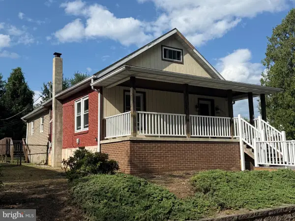 2011 Reading Ave, WEST LAWN, PA 19609