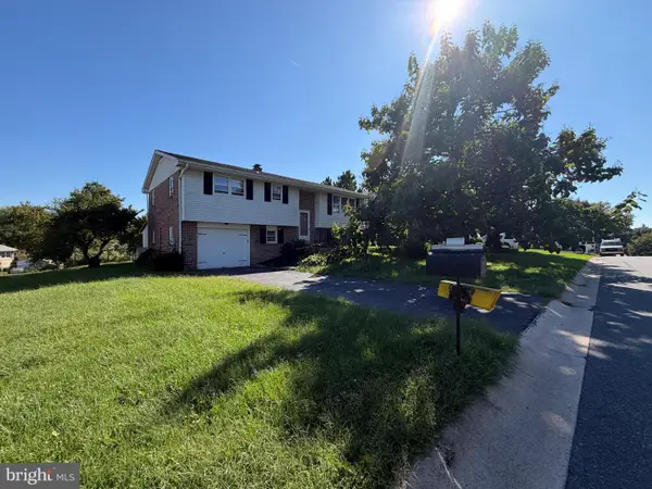 608 Beach St, READING, PA 19605