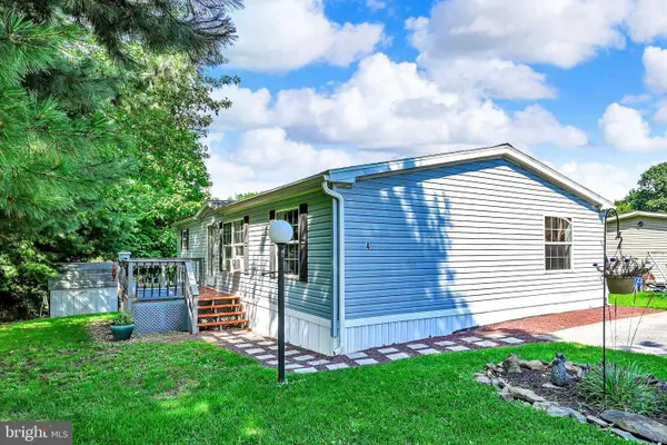 4 Hawthorne Ln, HAMBURG, PA 19526