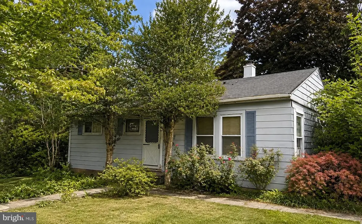 105 Wood Ln, Reading, PA 19606 - #1