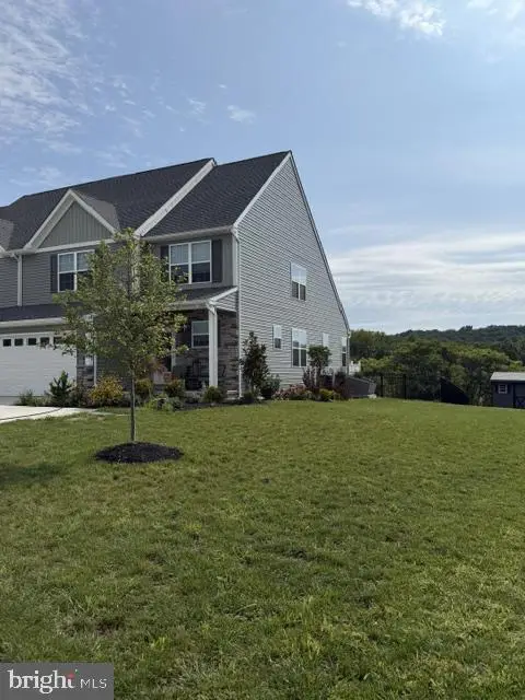 125 Sunglo Dr, LEESPORT, PA 19533