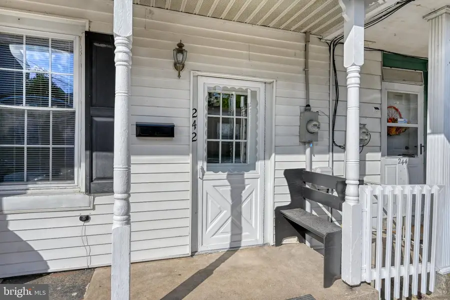 242 N 3rd St, Hamburg, PA 19526 - #2