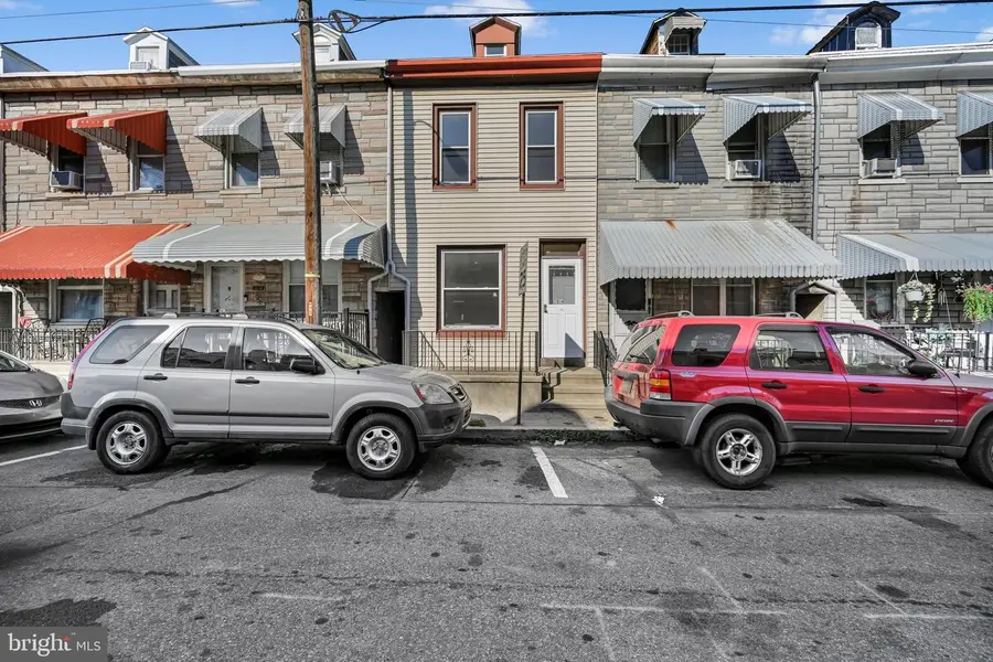 1014 Moss St, Reading, PA 19604 - #2