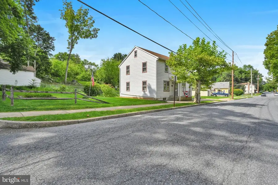 20 S Water St, Womelsdorf, PA 19567 - #2