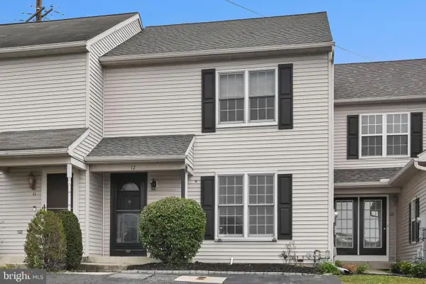 12 Broadwinge Cir, HAMBURG, PA 19526