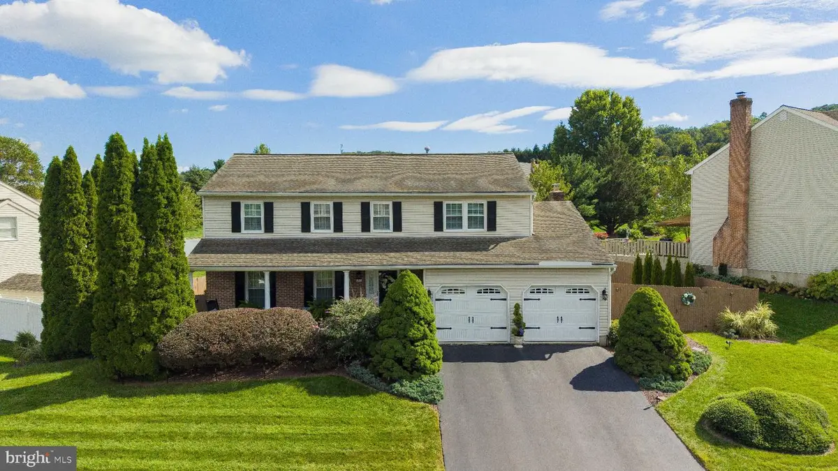 3104 Daniel Dr, Sinking Spring, PA 19608 - #1