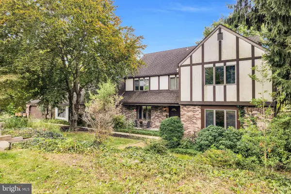 9 Knollwood Dr, SINKING SPRING, PA 19608