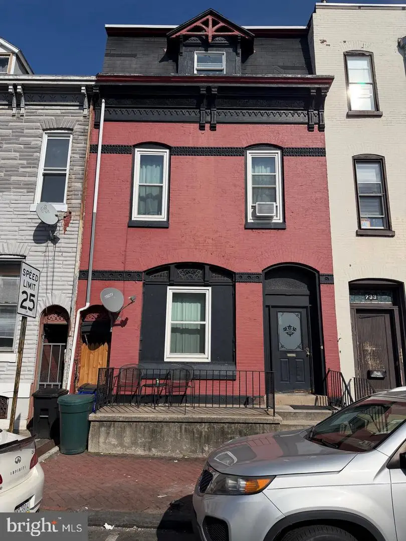 735 N 9th St, Reading, PA 19604 - #1